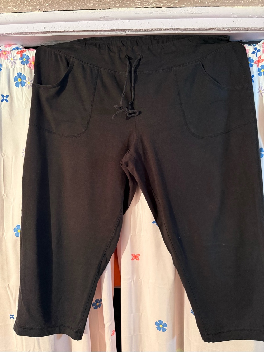 Athletic Works Black Cropped Drawstring Capri Pants